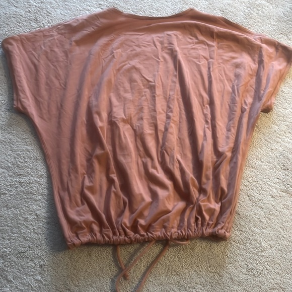 Lululemon Women’s Cold Shoulder Renew The Day Short Sleeve with Drawstring - Picture 3 of 3